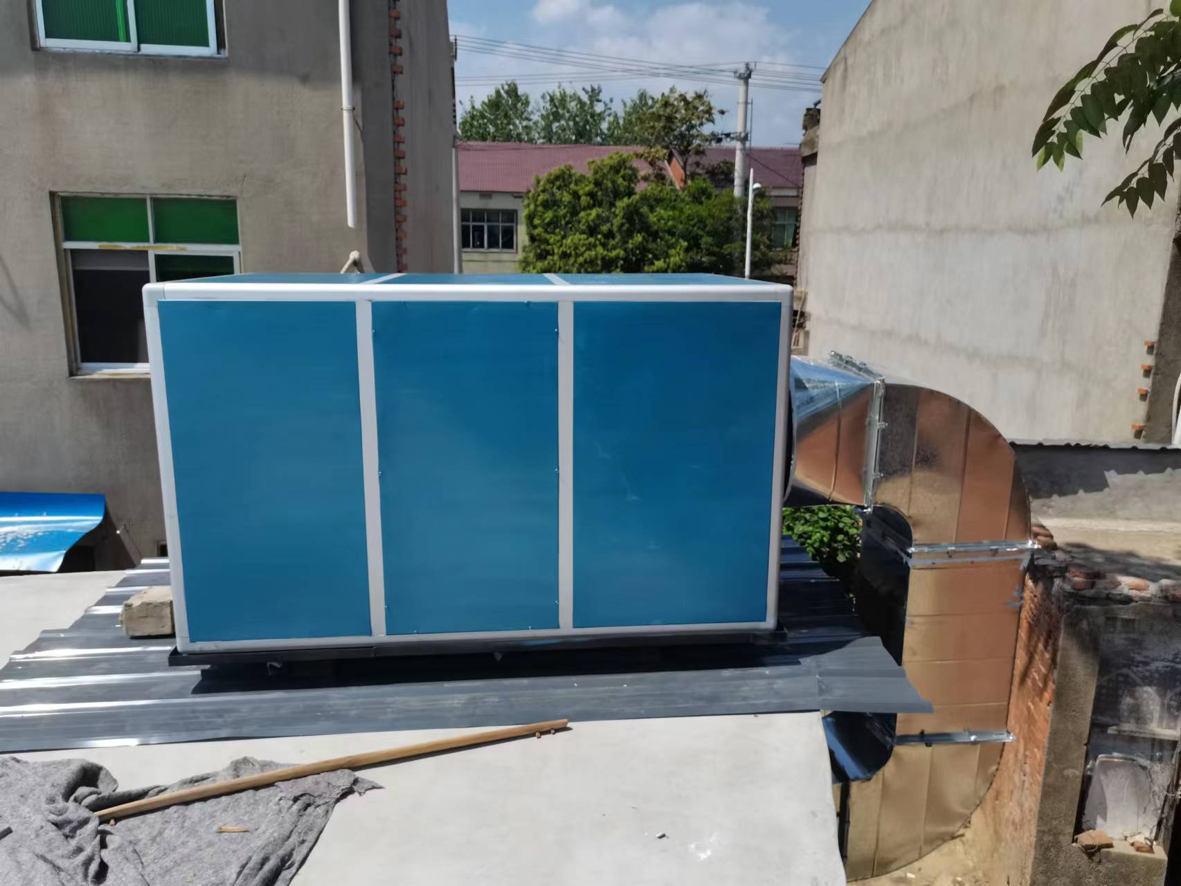 巢湖農(nóng)家飯店安裝安徽國(guó)茂機(jī)電機(jī)械式油煙凈化一體機(jī)組 